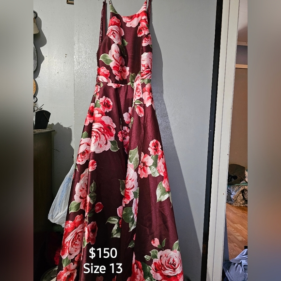 Prom dress - Picture 2 of 4